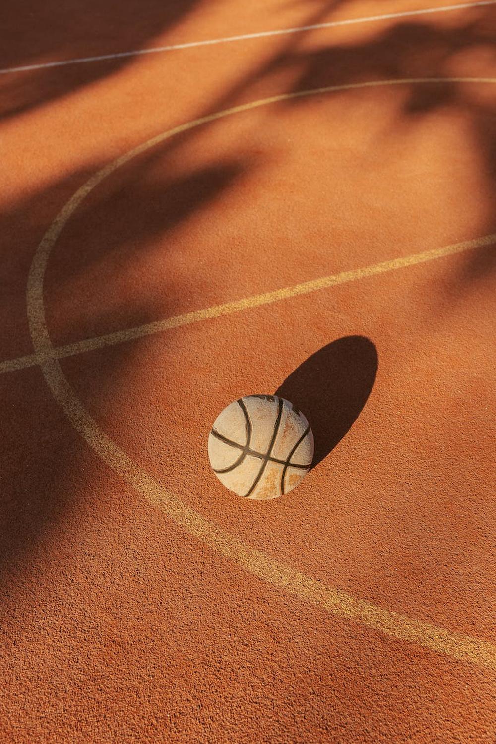 brown_basketball_on_clay_court