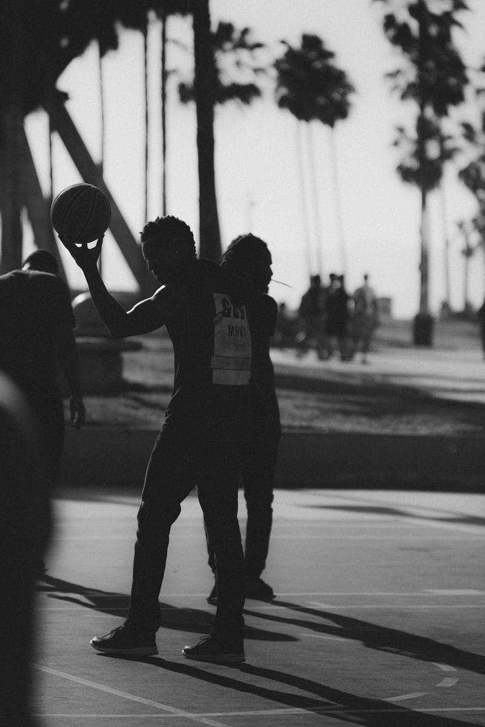 silhouette_of_men_playing_basketball